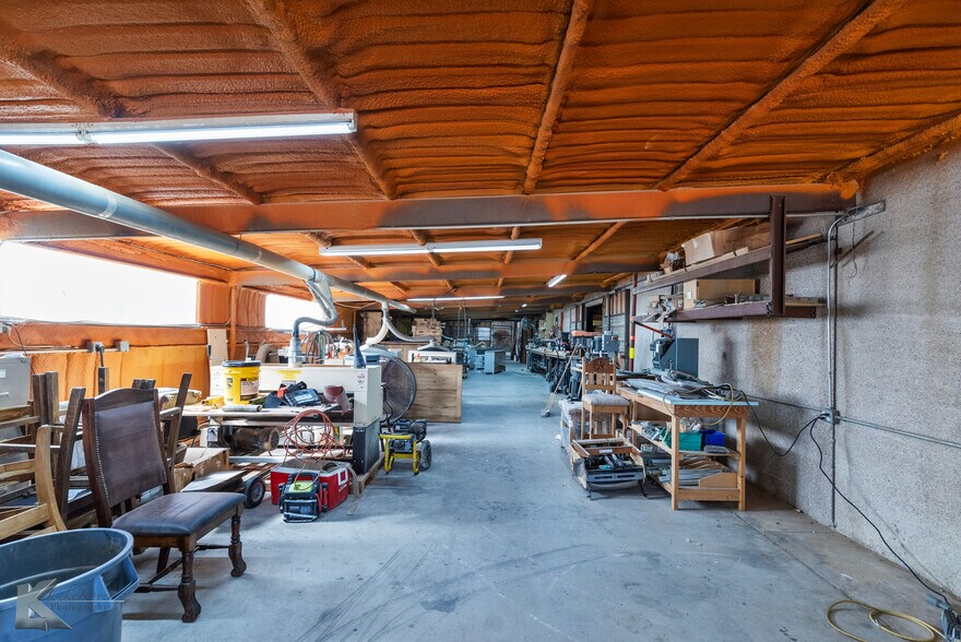 More Photos Of 302 N Access Rd, Clyde Showroom For Sale