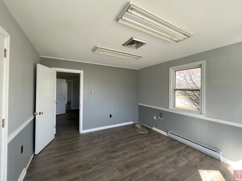 More Photos Of 107 Main St, Hebron Medical For Lease