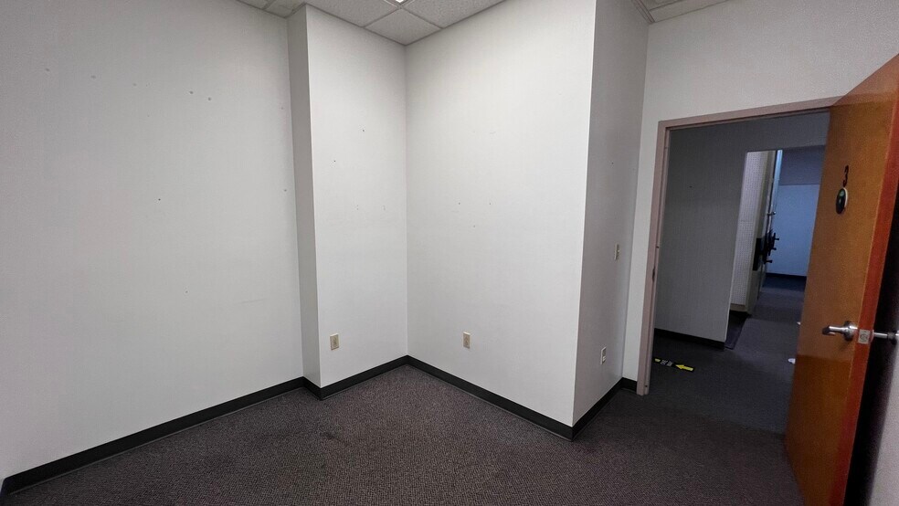 More Photos Of 2100 Ferry St, Easton Medical For Lease