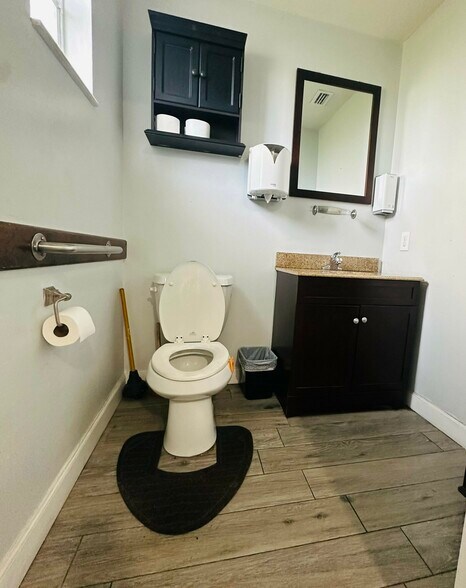 More Photos Of 2510 US 27, Avon Park Auto Repair For Sale