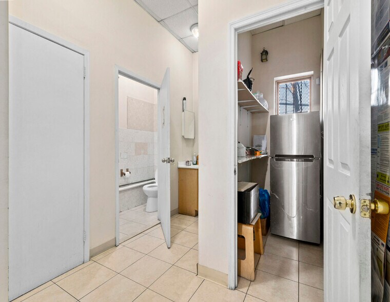 More Photos Of 30-22 Steinway St, Astoria Storefront For Lease