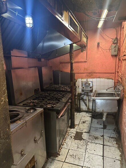More Photos Of 722-724 Tenth Ave, New York Apartments For Lease
