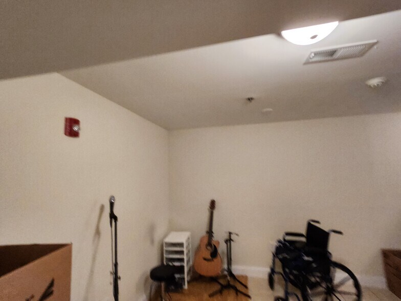 More Photos Of 1901 Pennview Rd, Havertown Flex For Sale