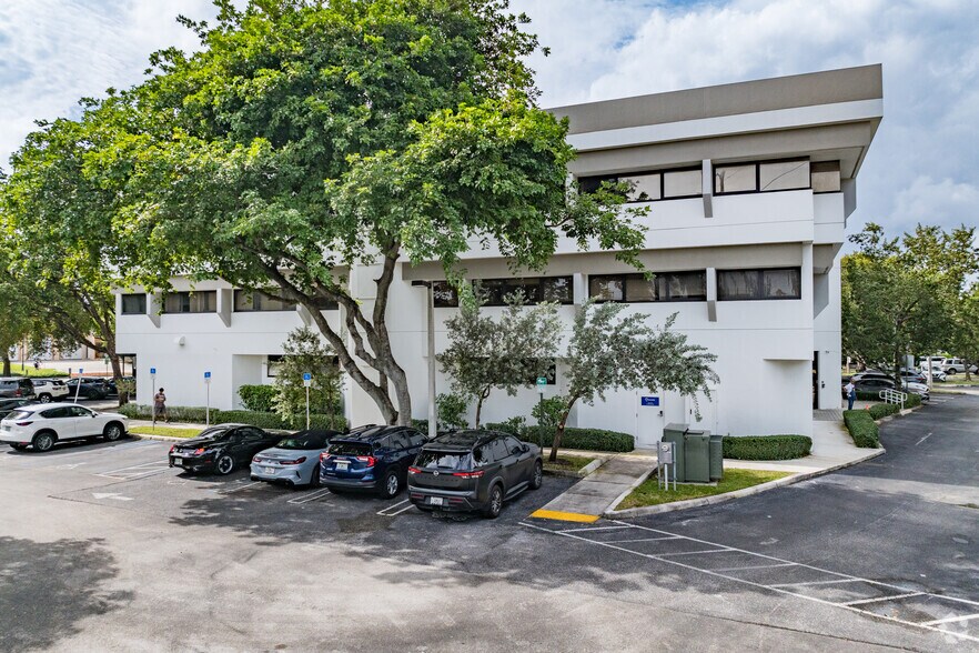 More Photos Of 2925 Aventura Blvd, Aventura Medical For Lease