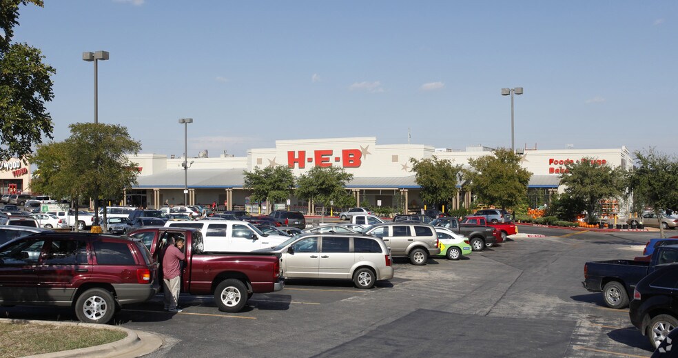 More Photos Of 1100 S IH-35, Georgetown Supermarket For Lease