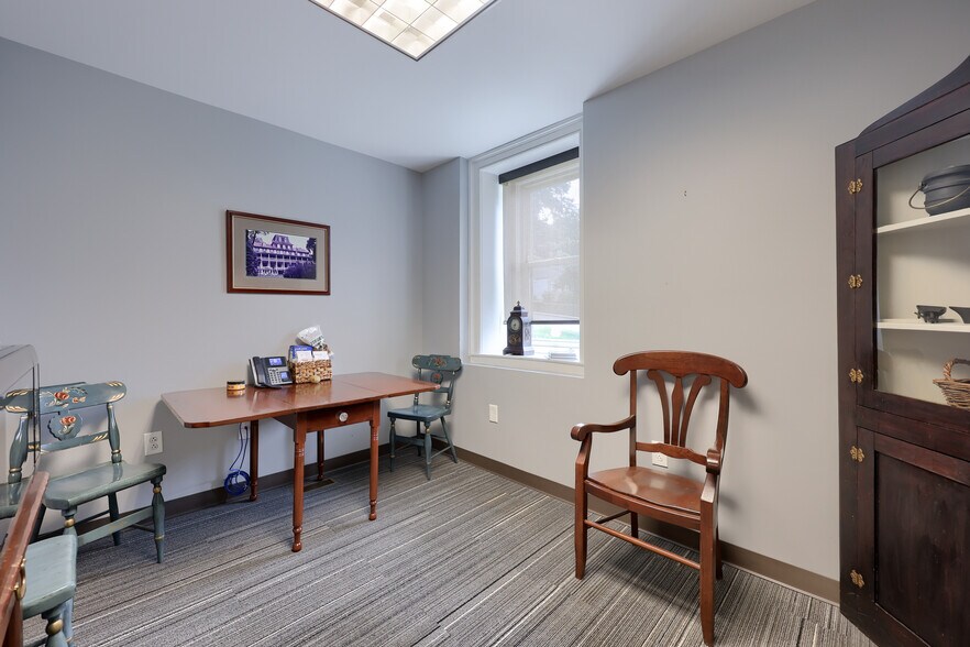 More Photos Of 390 E Main St, Ephrata Office For Sale