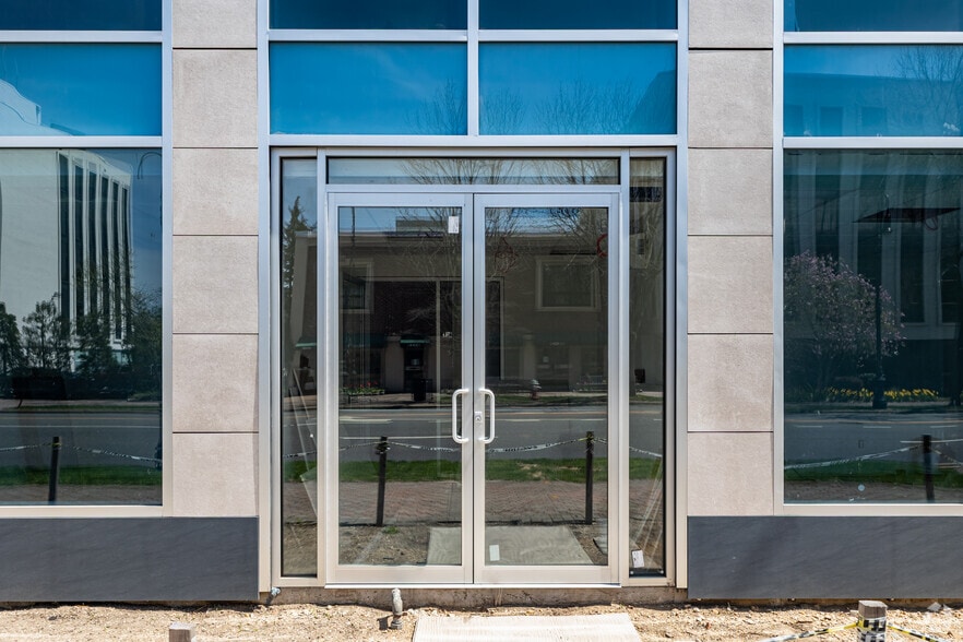 More Photos Of 1051 Franklin Ave, Garden City Office For Sale