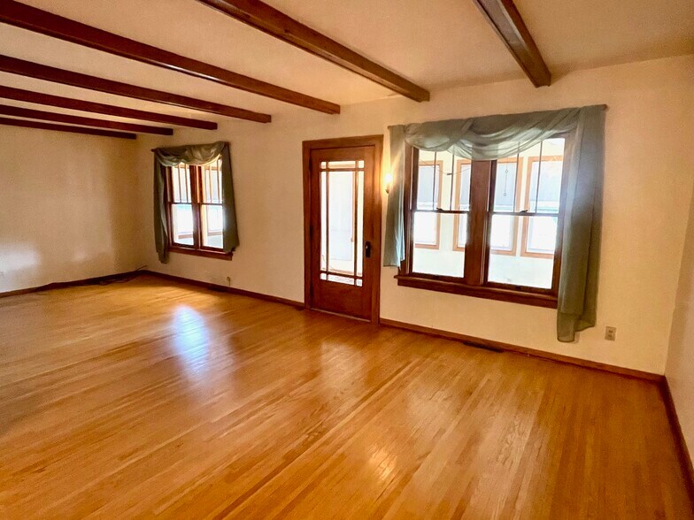 More Photos Of 2003 Broadway St S, Menomonie Storefront Retail Residential For Sale