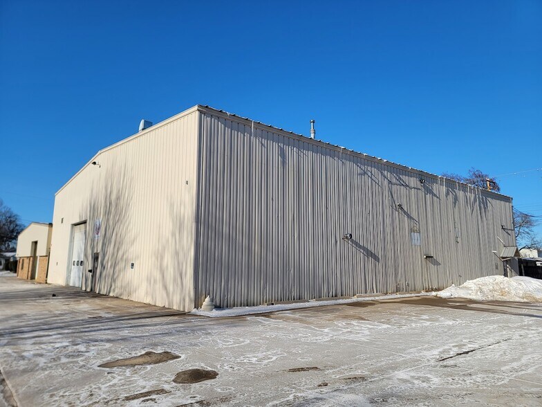 More Photos Of 3658 W 6th St, Goodview Industrial For Lease