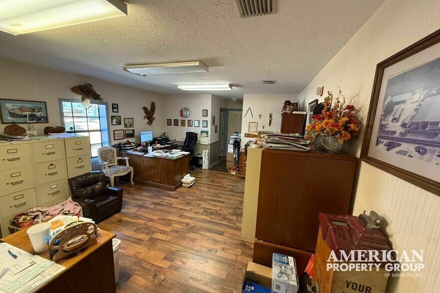 More Photos Of 5611 15th St E, Bradenton Freestanding For Lease