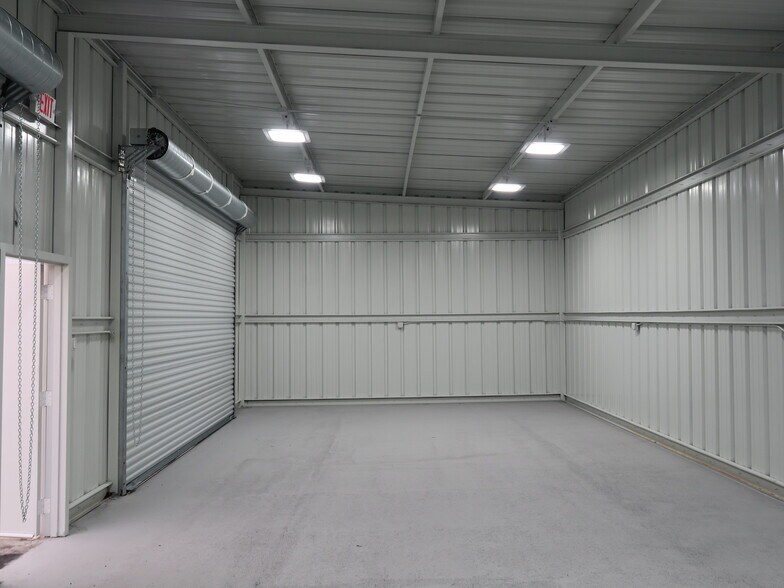 More Photos Of 5818 Southwest Fwy, Houston Showroom For Sale