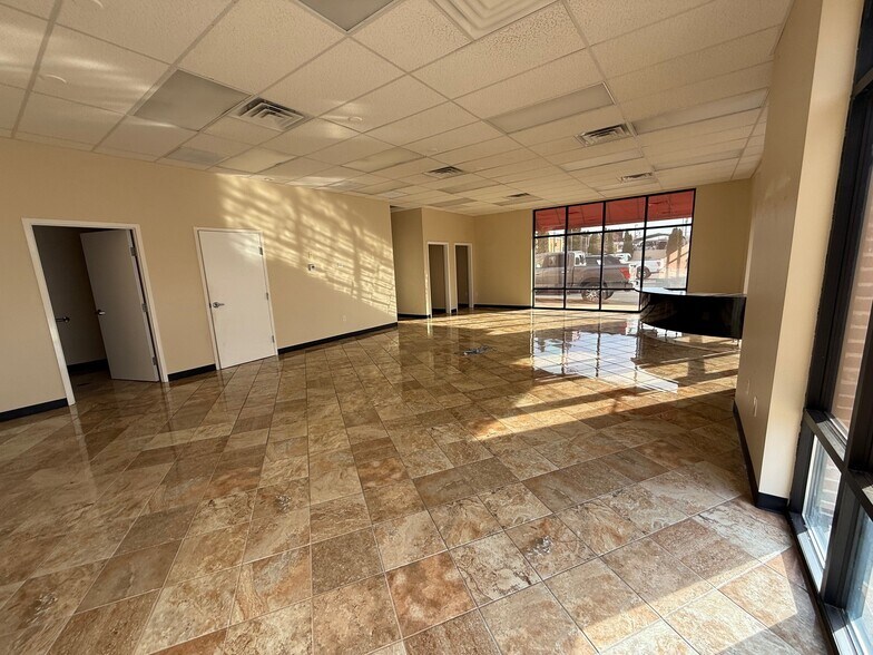 More Photos Of 1720 Kingsway Dr, Cape Girardeau Storefront Retail Office For Lease