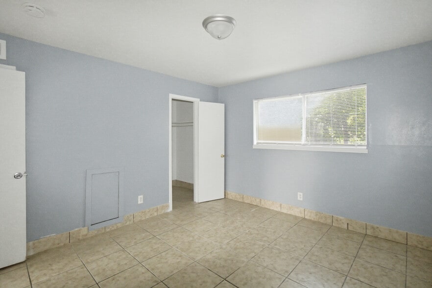 More Photos Of 3046 Golfcrest Blvd, Houston Apartments For Sale