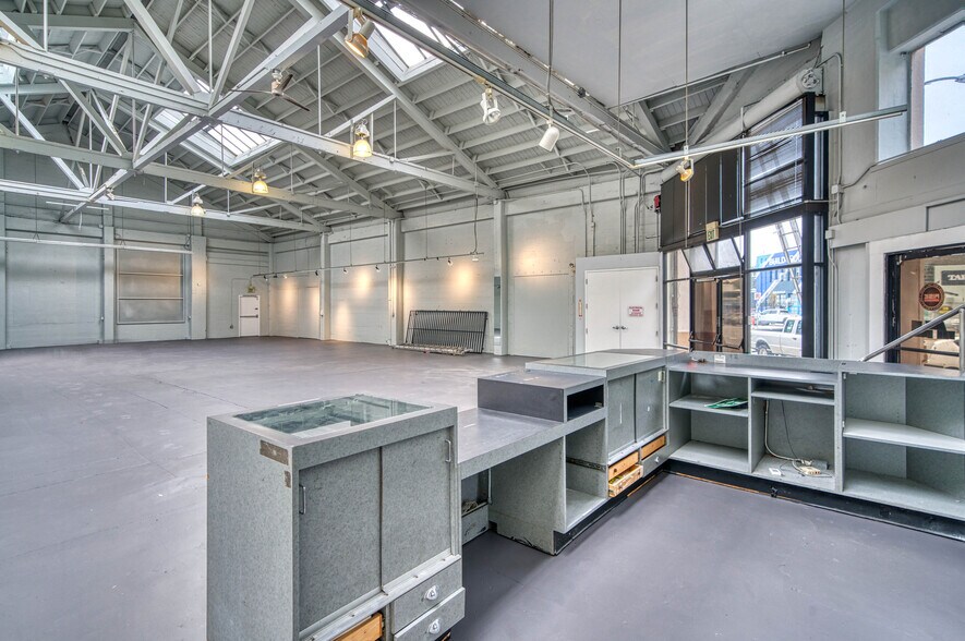 More Photos Of 123 S Van Ness Ave, San Francisco Storefront For Lease