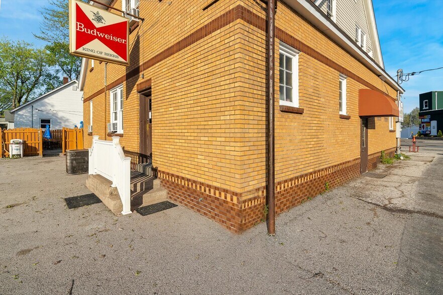 More Photos Of 108 S Old US Route 66, Hamel Restaurant For Sale