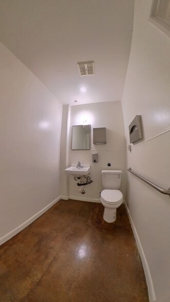 More Photos Of 11800-11814 Woodruff Ave, Downey Warehouse For Lease