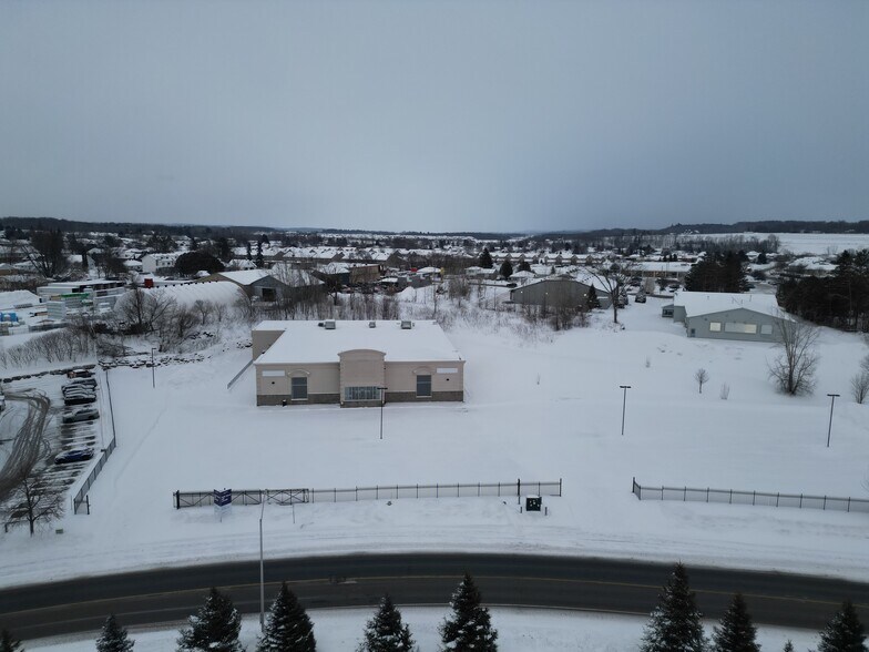 More Photos Of 2747 Chamberland St, Clarence-Rockland Freestanding For Lease