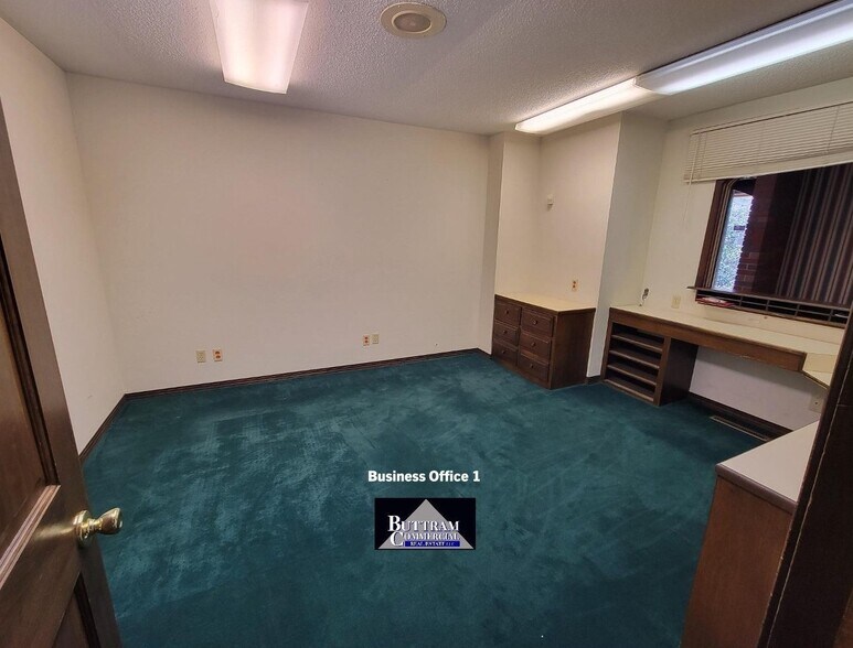 More Photos Of 3111 McClelland Blvd., Joplin Office For Sale