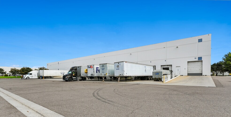 More Photos Of 7828 Waterville Rd, San Diego Manufacturing For Sale