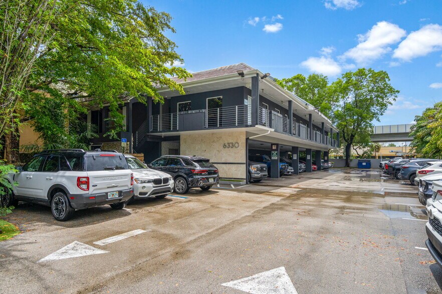 More Photos Of 6330 Manor Ln, South Miami Office For Lease