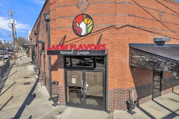 More Photos Of 33 S Carolina St, Hartwell Restaurant For Sale