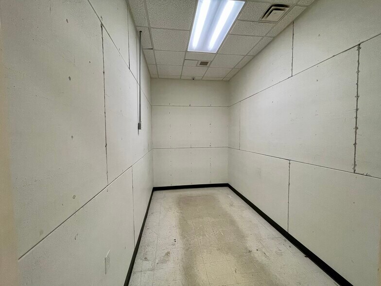 More Photos Of E Innes St, Salisbury Unknown For Lease