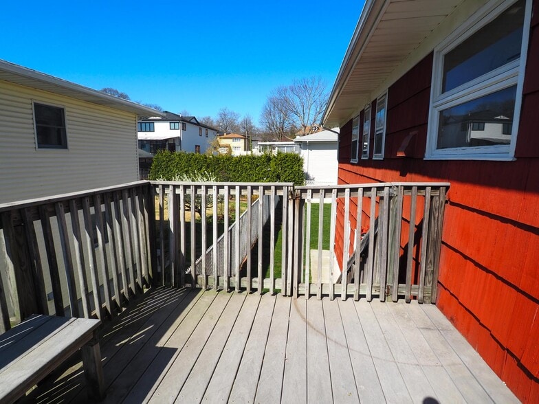 More Photos Of 1039 Richmond Rd, Staten Island Medical For Sale