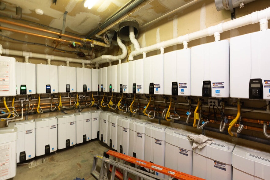 More Photos Of 74695 Highway 111, Palm Desert Hotel For Sale