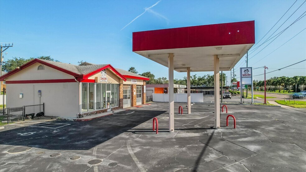 More Photos Of 2000 Bayshore Blvd, Dunedin Bar For Sale