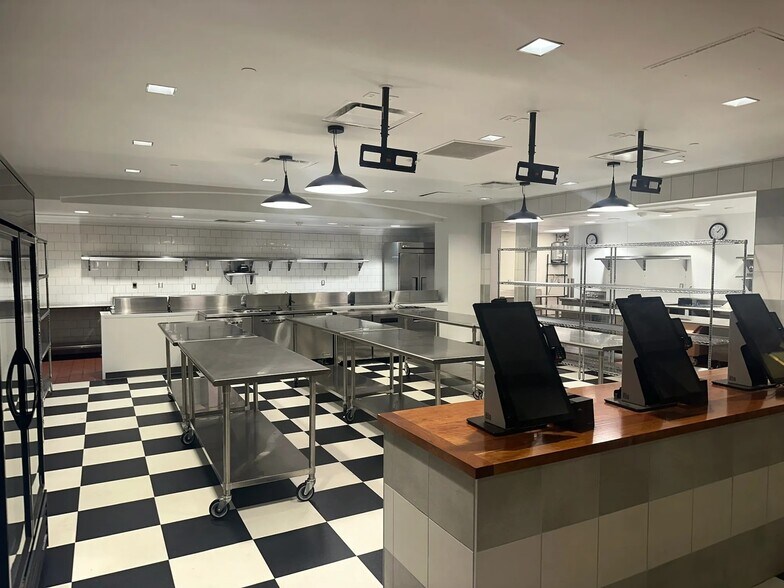 More Photos Of 1111 Louisiana St, Houston Office For Lease
