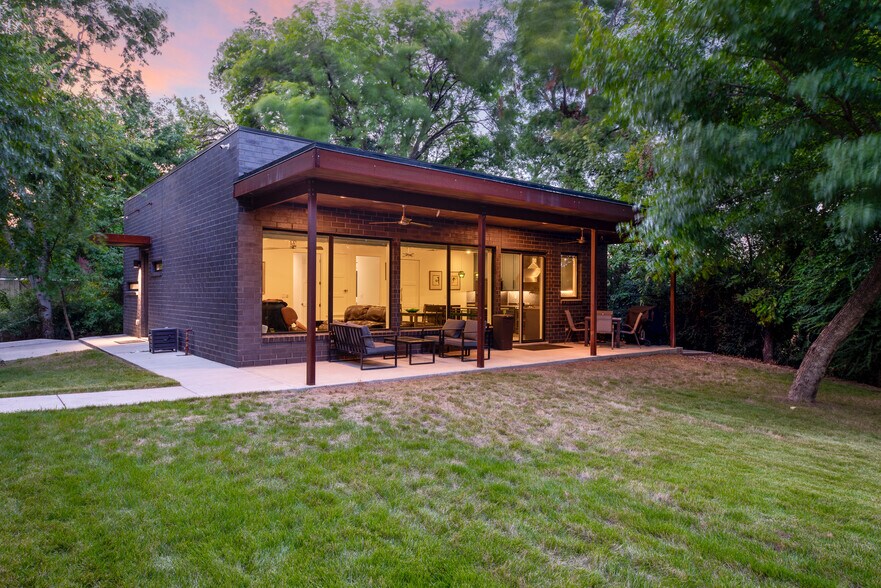 More Photos Of 4798 Iberia Ave, Dallas Office For Sale