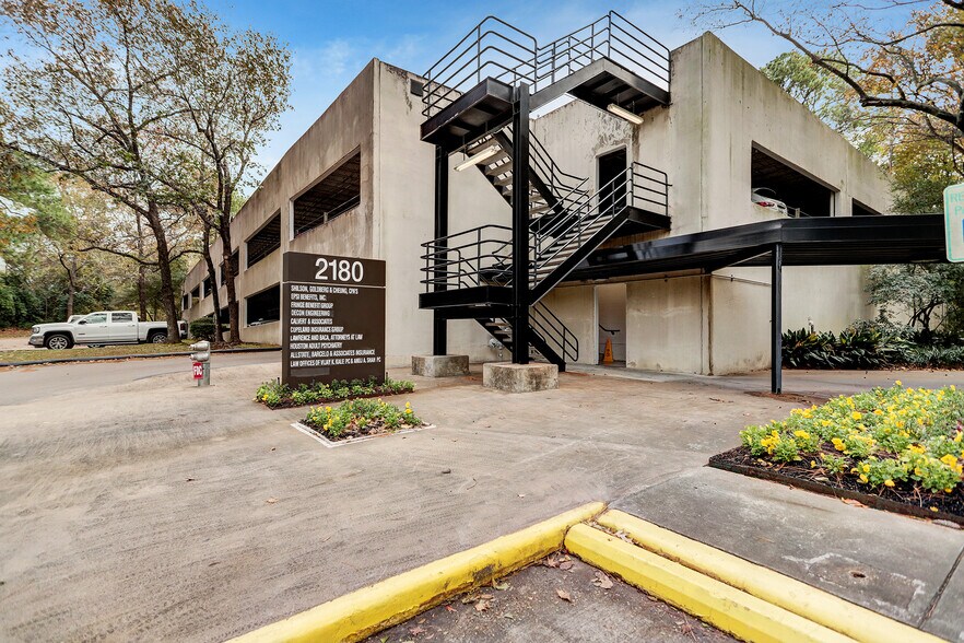 More Photos Of 2180 North Loop W, Houston Unknown For Lease