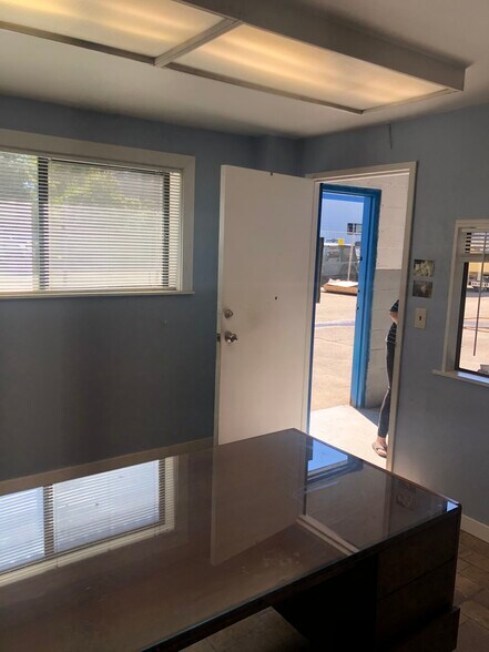 More Photos Of 251 NE Kilpatrick St, Portland Warehouse For Lease