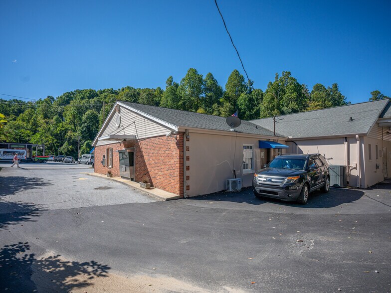 More Photos Of 108 E Main St, Saluda Bank For Sale