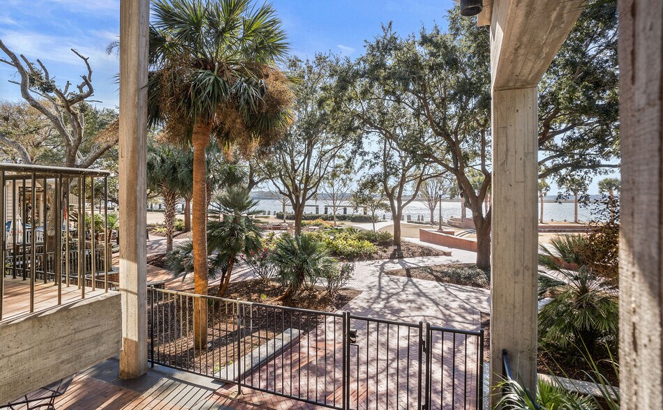 More Photos Of 916 Bay St, Beaufort Office For Sale