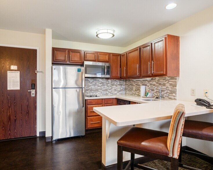 More Photos Of 2515 19th St, Lubbock Hotel For Sale