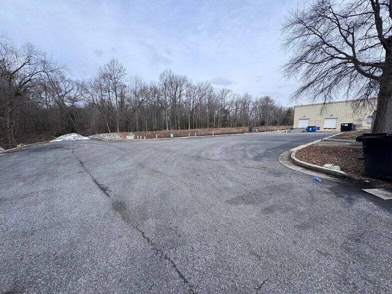 More Photos Of 3331 Plaza Way, Waldorf Restaurant For Lease