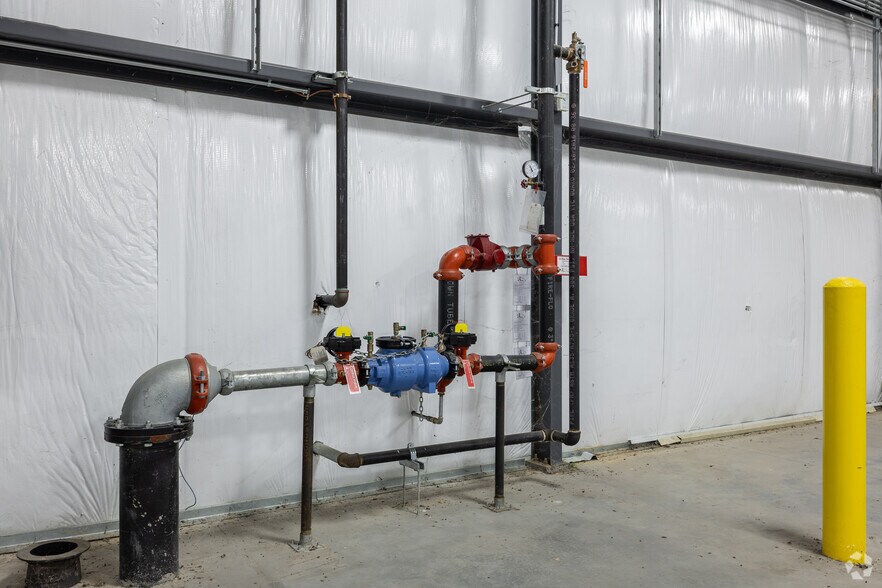 More Photos Of 3650 W Industrial Dr, Louisiana Manufacturing For Sale