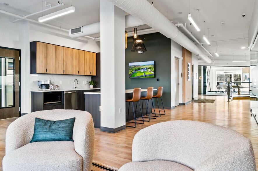 More Photos Of 27 S Squirrel Rd, Auburn Hills Coworking Space