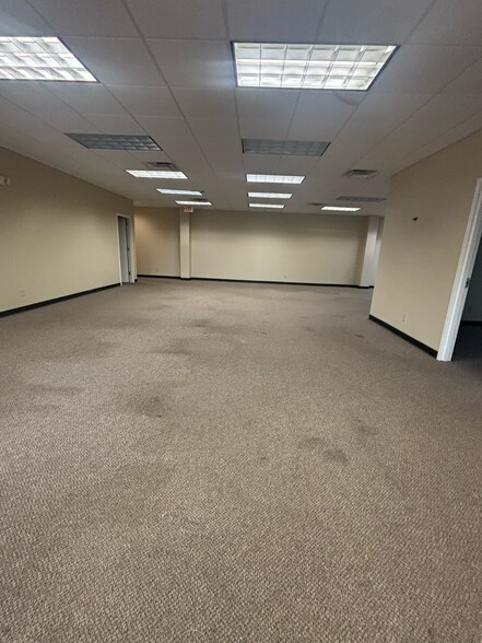 More Photos Of 1117 20th St, Columbus Medical For Lease