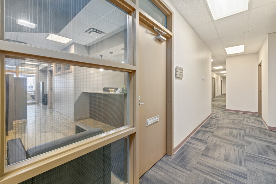 More Photos Of 52 Sioux Rd, Sherwood Park Office For Lease