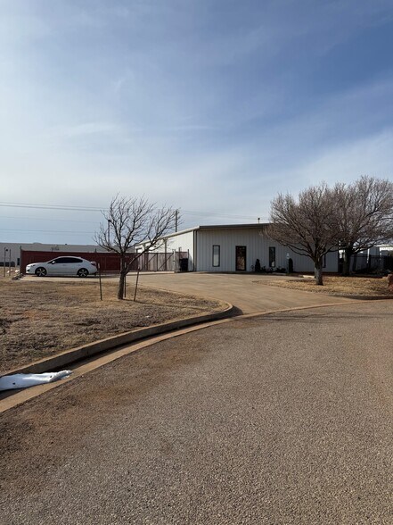 Primary Photo Of 8401 Mantle Ave, Oklahoma City Manufacturing For Sale