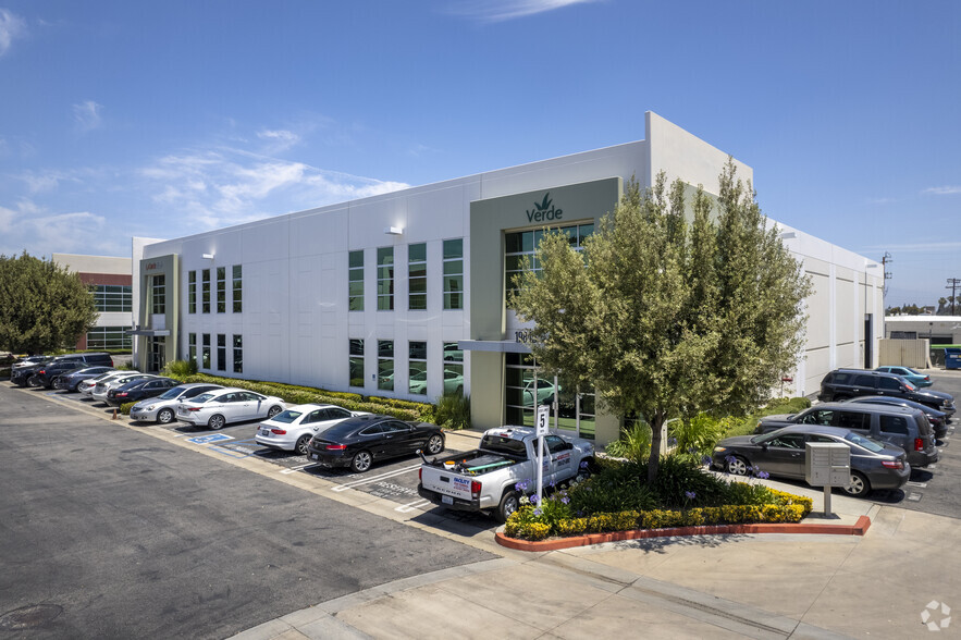 Primary Photo Of 19845-19849 Nordhoff St, Northridge Coworking Space