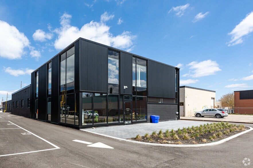 More Photos Of 39 Advance Rd, Toronto Freestanding For Sale