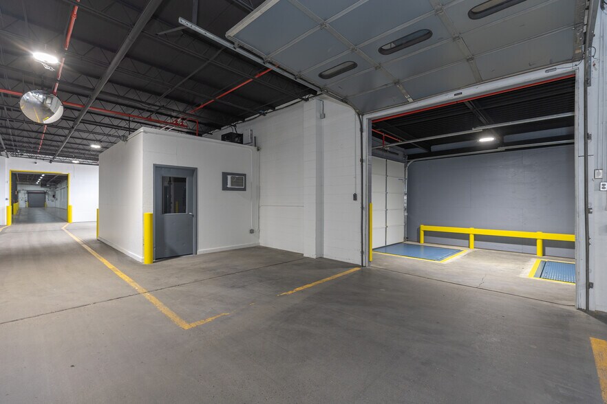 More Photos Of 955 E Diamond Ave, Evansville Manufacturing For Lease