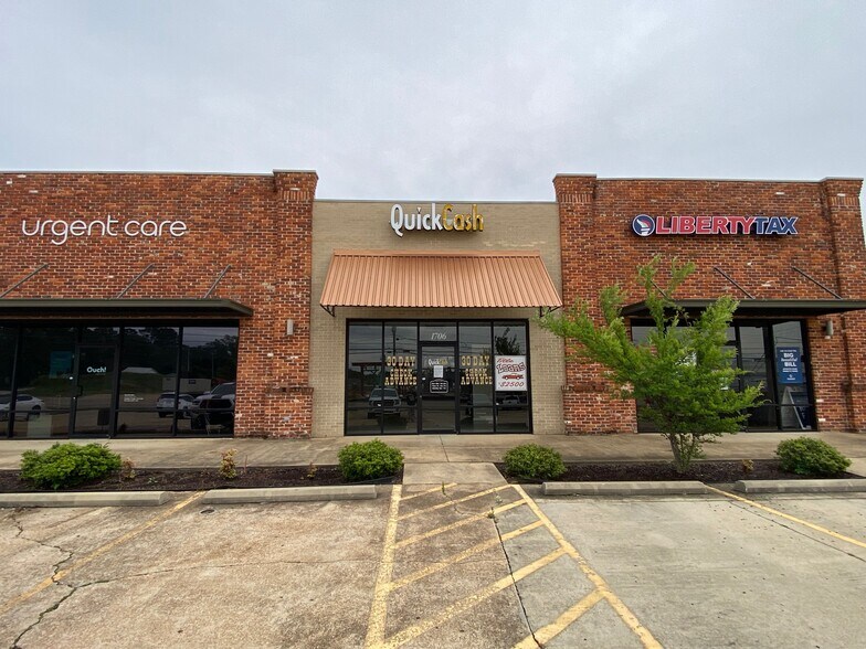 Primary Photo Of 1700 N Gloster St, Tupelo Storefront For Lease