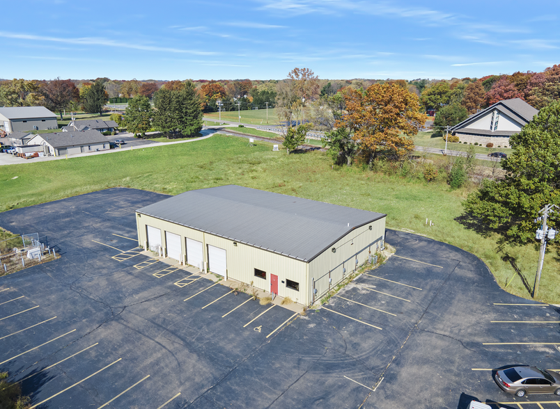 Primary Photo Of 802 Hickory St, Mahomet Distribution For Sale