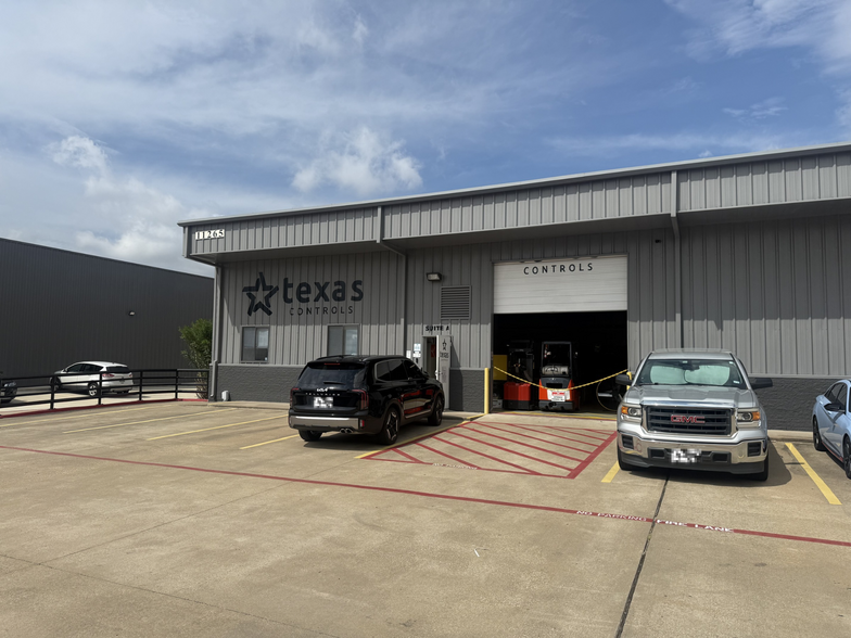 More Photos Of 11265 Windfern Rd, Houston Warehouse For Lease