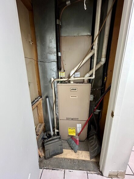 More Photos Of 2316-2318 N Clark St, Chicago Storefront Retail Residential For Lease