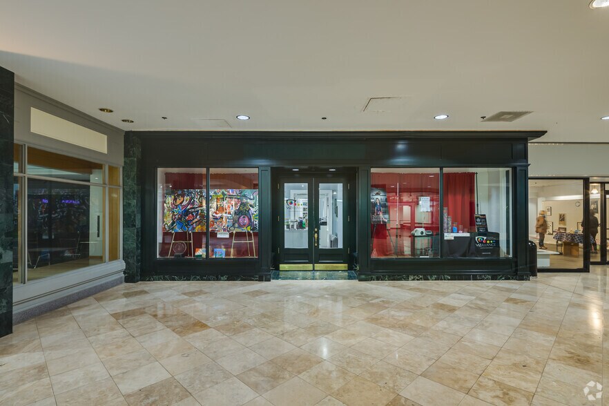 More Photos Of 1900 NW Expressway, Oklahoma City Office For Lease